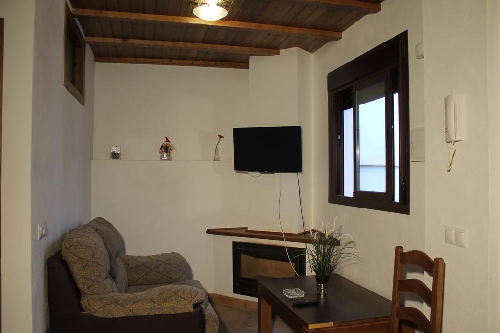 Apartamentos Real Fabrica Hojalata Júzcar Δωμάτιο φωτογραφία